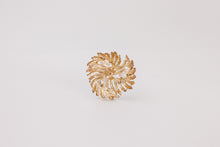 Load image into Gallery viewer, Fan Brooch