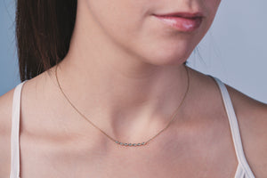 Ceejayeff Marq strand necklace in yellow gold on a model